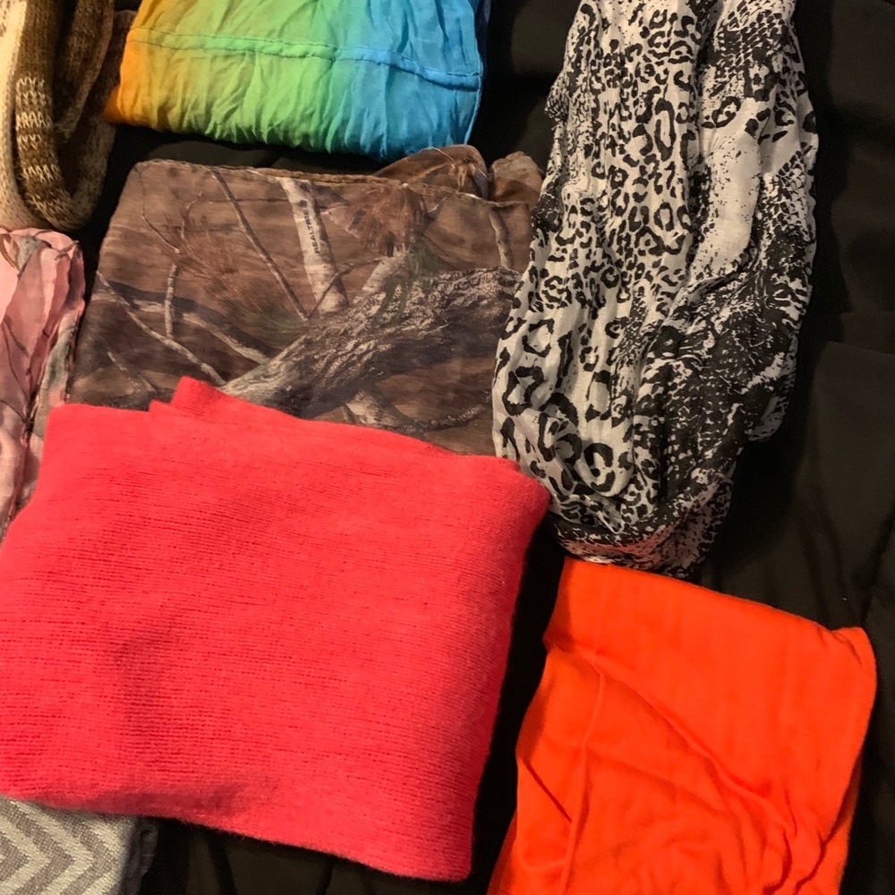 Scarfs - Picture 4 of 7